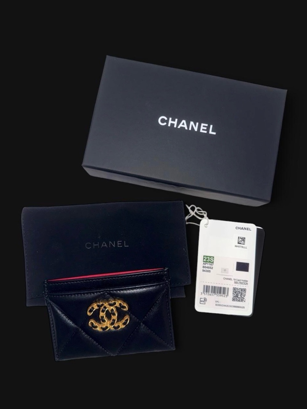 NWT | Chanel 19 Classic Card Holder (Model AP1167)